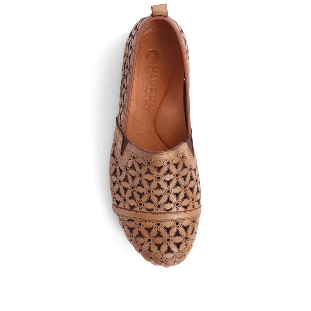 Cut-Out Leather Pumps  - KARY39001 / 325 130