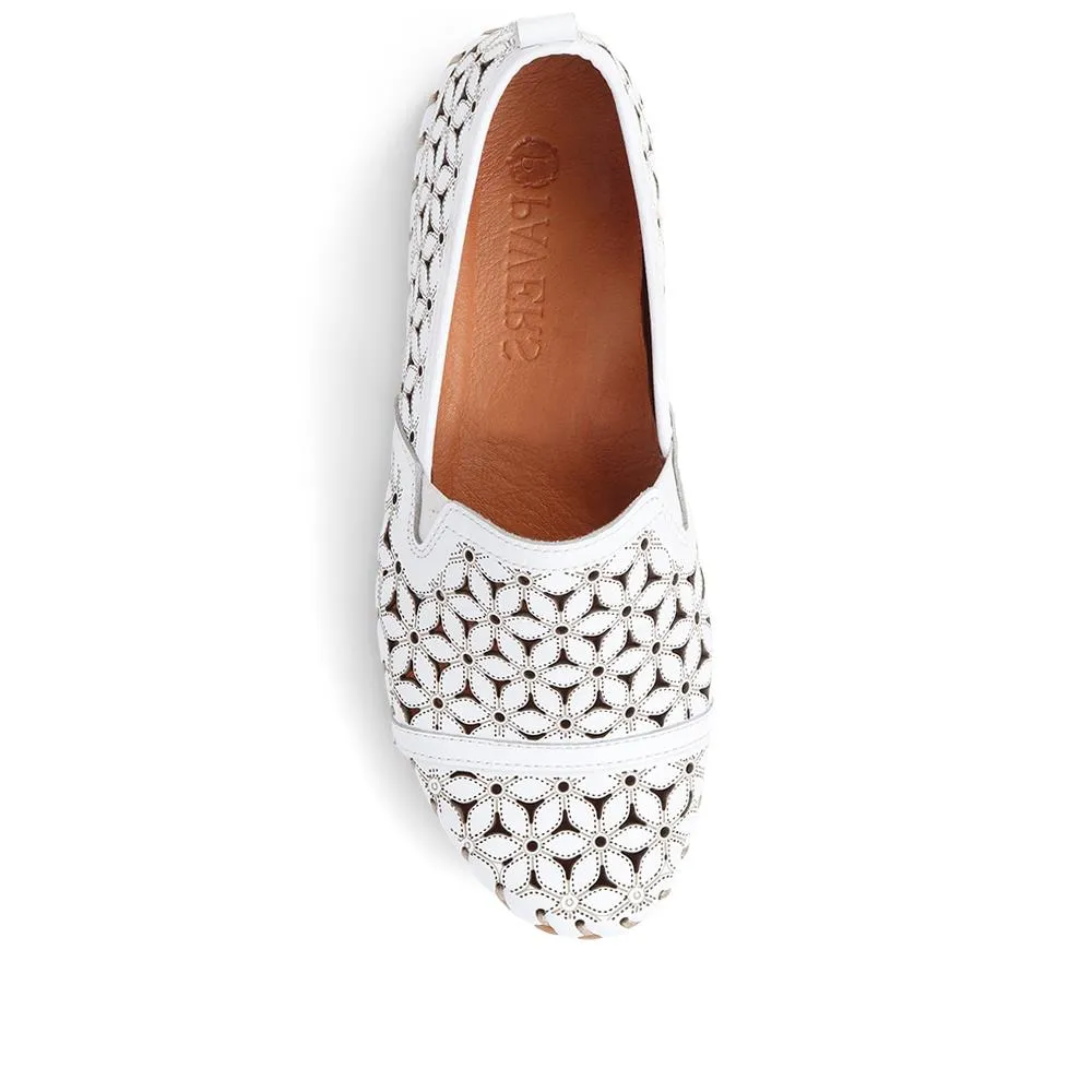 Cut-Out Leather Pumps  - KARY39001 / 325 130